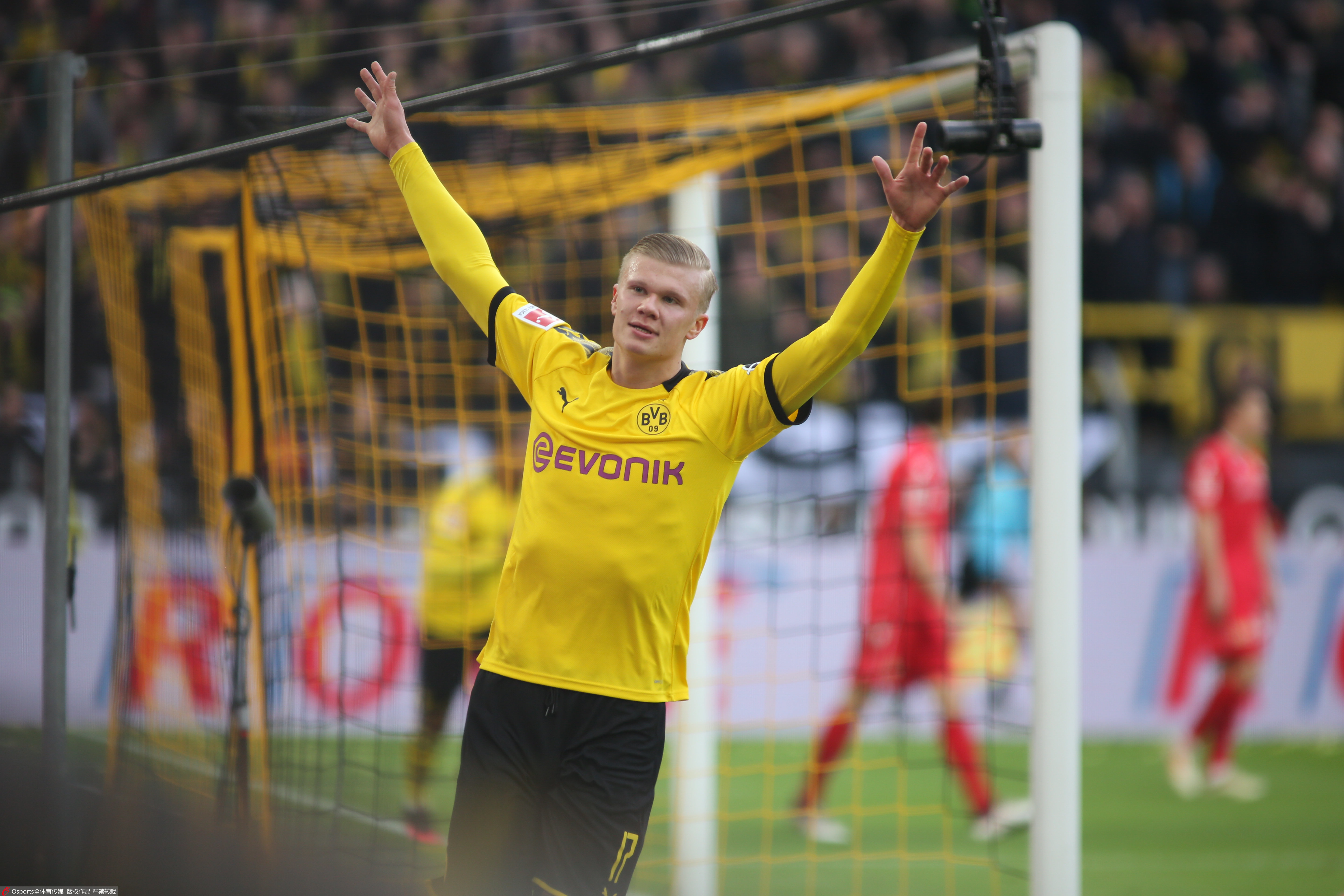 友踢得更 友踢得更